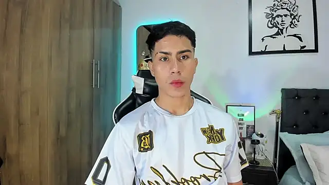 Snapshot of AlanNaughty chatting on March 2026 11:44:01 PM AlanNaughty online show from March 2026 11:44:01 PM