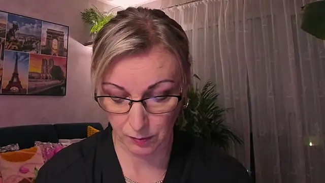 vanessa chat online show from February 2025 05:48:01 PM