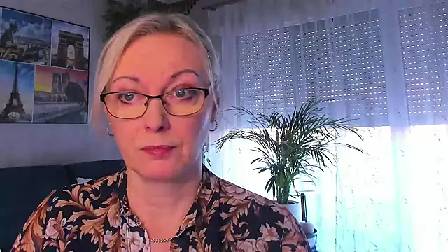 vanessa chat online show from April 2026 04:12:01 PM