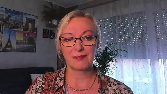 vanessa chat online show from April 2026 05:30:01 PM