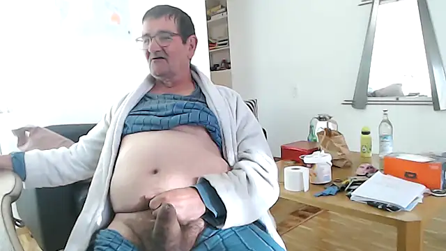 Snapshot of silvio-aus-luzern-CH chatting on April 2026 06:22:01 AM silvio-aus-luzern-CH online show from April 2026 06:22:01 AM
