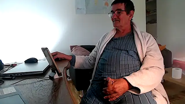 Snapshot of silvio-aus-luzern-CH chatting on May 2026 07:26:02 AM silvio-aus-luzern-CH online show from May 2026 07:26:02 AM