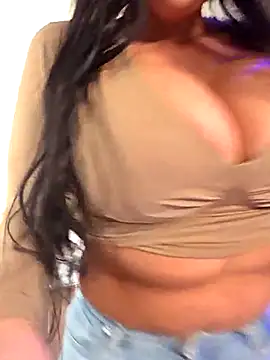 Snapshot of TiffanyRoxx chatting on February 2025 12:41:02 PM TiffanyRoxx online show from February 2025 12:41:02 PM