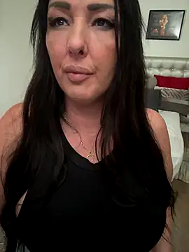 Snapshot of TiffanyRoxx chatting on November 2025 01:18:02 PM TiffanyRoxx online show from November 2025 01:18:02 PM