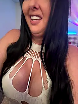 Snapshot of TiffanyRoxx chatting on November 2025 09:49:02 PM TiffanyRoxx online show from November 2025 09:49:02 PM