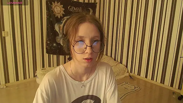  Hanna Moon  online show from October 2025 02:45:02 PM