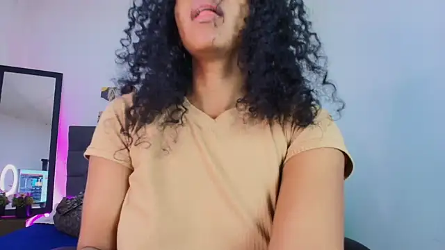 Ellie Alves online show from September 2025 12:48:01 PM