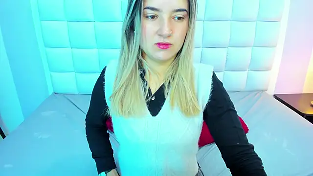 Snapshot of teresasroom_ chatting on February 2025 01:00:02 PM teresasroom online show from February 2025 01:00:02 PM