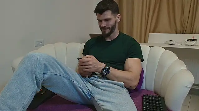 Snapshot of MauroTwin chatting on April 2026 05:15:02 PM MauroTwin online show from April 2026 05:15:02 PM