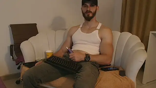 Snapshot of MauroTwin chatting on May 2026 06:27:01 PM MauroTwin online show from May 2026 06:27:01 PM