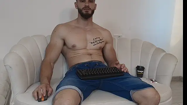 Snapshot of MauroTwin chatting on June 2026 04:54:01 PM MauroTwin online show from June 2026 04:54:01 PM