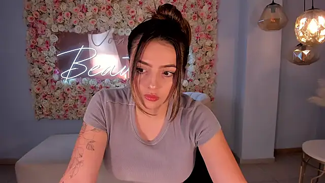 Snapshot of AmyWood chatting on December 2024 02:10:02 AM AmyWood online show from December 2024 02:10:02 AM