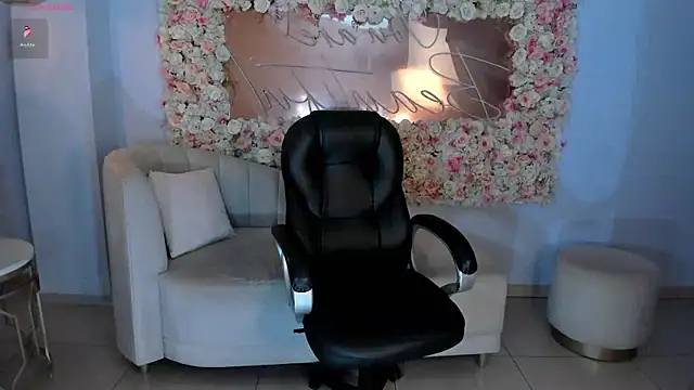 Snapshot of AmyWood chatting on January 2025 02:06:02 AM AmyWood online show from January 2025 02:06:02 AM