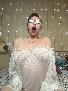 Amberhotqueen online show from February 2026 03:19:02 PM