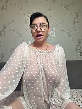 Snapshot of Amberhotqueen chatting on June 2026 11:05:01 AM Amberhotqueen online show from June 2026 11:05:01 AM