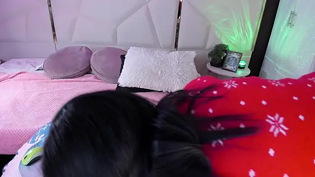 Inndrahot online show from November 2025 01:15:02 AM