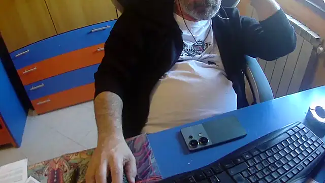 Snapshot of Tango128 chatting on April 2026 08:31:01 AM Tango128 online show from April 2026 08:31:01 AM