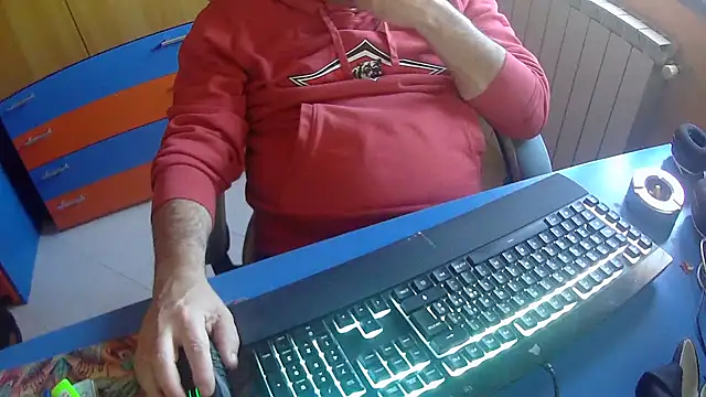 Snapshot of Tango128 chatting on April 2026 08:18:01 AM Tango128 online show from April 2026 08:18:01 AM