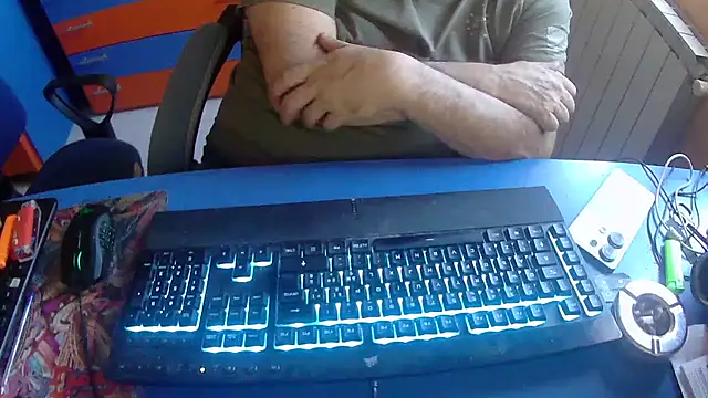 Snapshot of Tango128 chatting on July 2026 10:24:01 AM Tango128 online show from July 2026 10:24:01 AM