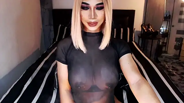 Snapshot of MassiveCockxMistress chatting on May 2026 04:28:02 AM MassiveCockxMistress online show from May 2026 04:28:02 AM
