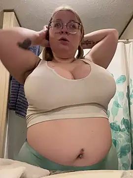 Snapshot of Blondiee_x chatting on February 2025 10:31:01 PM Blondiee x online show from February 2025 10:31:01 PM