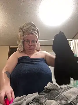 Snapshot of Blondiee_x chatting on March 2025 10:05:02 PM Blondiee x online show from March 2025 10:05:02 PM