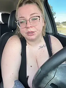 Snapshot of Blondiee_x chatting on March 2025 06:43:02 PM Blondiee x online show from March 2025 06:43:02 PM