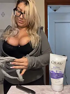 LittleMissEeve online show from October 2025 04:18:01 PM