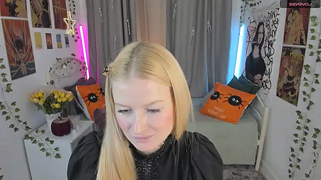 Laly Peach online show from October 2025 12:09:01 PM