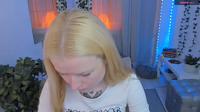 Laly Peach online show from June 2026 11:57:01 AM
