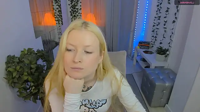 Laly Peach online show from June 2026 02:33:01 PM
