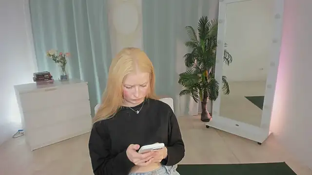 Laly Peach online show from June 2026 11:57:02 AM