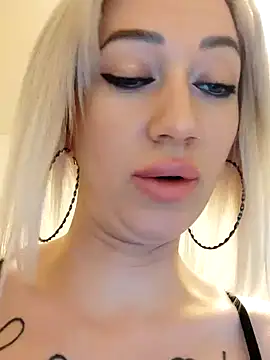 Snapshot of Fuck-Gina chatting on December 2024 12:11:01 AM Fuck-Gina online show from December 2024 12:11:01 AM
