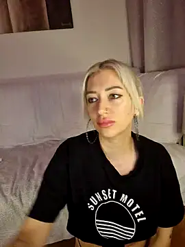 Snapshot of Fuck-Gina chatting on January 2025 10:11:02 PM Fuck-Gina online show from January 2025 10:11:02 PM