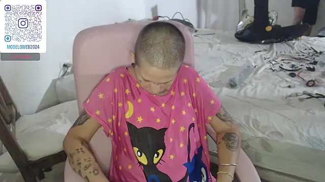 moon cat85 online show from February 2025 08:34:01 PM