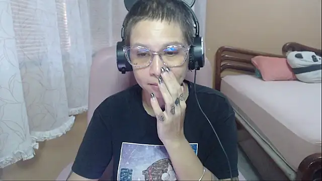 moon cat85 online show from September 2025 09:49:02 PM