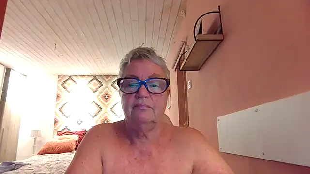 GrannyChrissy68 online show from September 2025 09:37:01 PM