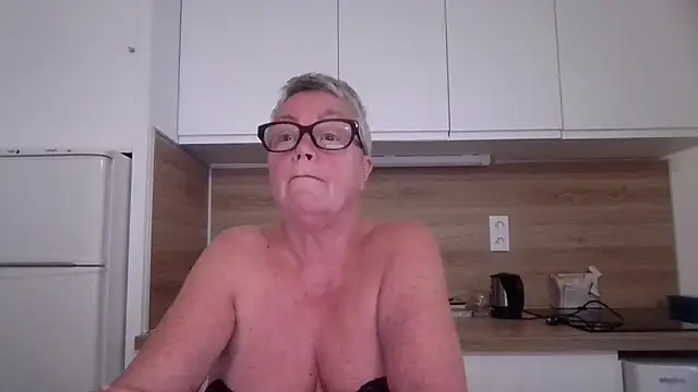GrannyChrissy68 online show from September 2025 07:37:01 PM