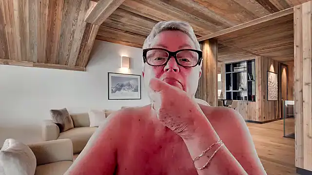 GrannyChrissy68 online show from February 2026 09:44:02 PM