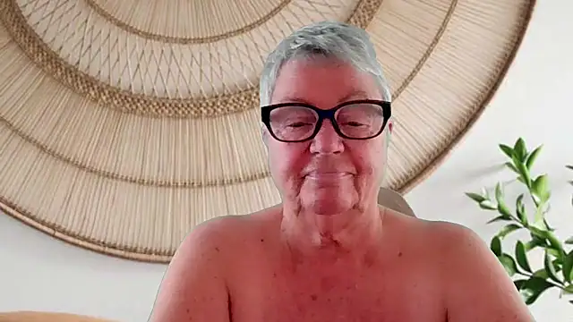 GrannyChrissy68 online show from April 2026 12:26:02 PM