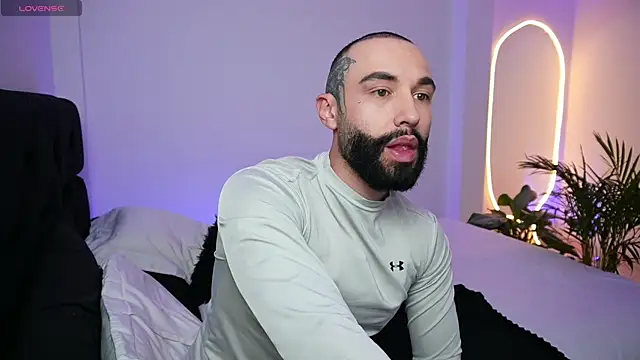 Snapshot of the_lucky_men__ chatting on January 2025 10:49:02 PM the lucky men online show from January 2025 10:49:02 PM