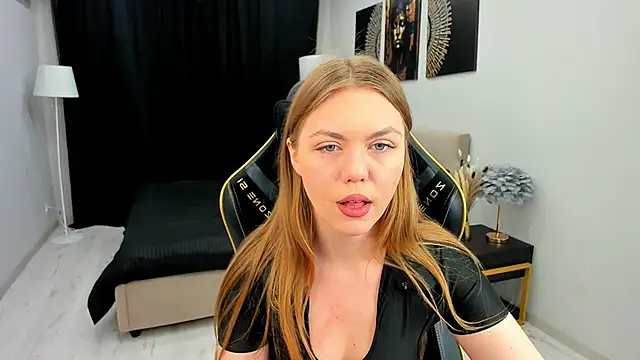 Strawberrye online show from November 2025 03:29:02 AM