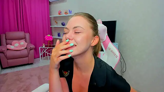 Strawberrye online show from February 2026 03:22:02 AM