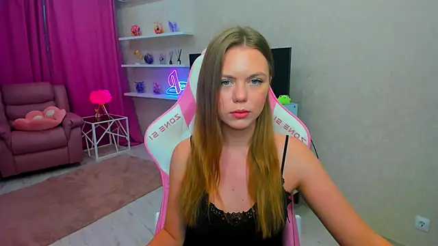 Snapshot of Strawberrye chatting on April 2026 03:21:02 AM Strawberrye online show from April 2026 03:21:02 AM