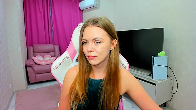 Snapshot of Strawberrye chatting on May 2026 11:29:02 AM Strawberrye online show from May 2026 11:29:02 AM