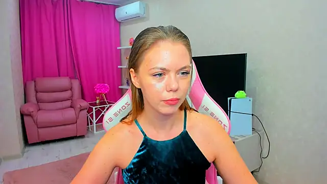 Snapshot of Strawberrye chatting on May 2026 03:22:02 AM Strawberrye online show from May 2026 03:22:02 AM