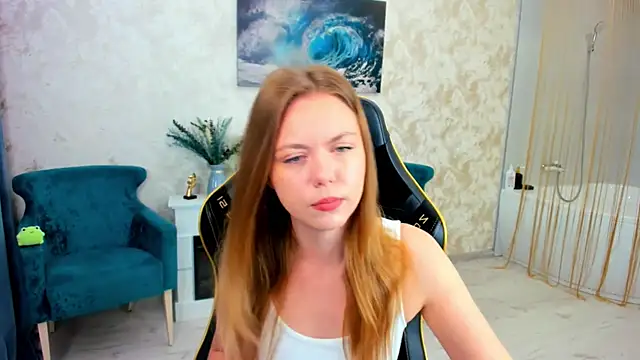 Snapshot of Strawberrye chatting on June 2026 03:21:02 AM Strawberrye online show from June 2026 03:21:02 AM