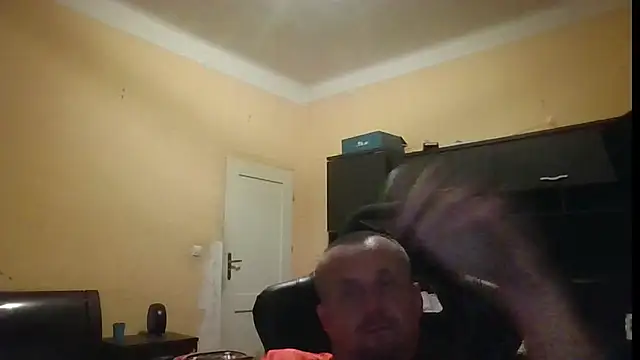 Snapshot of MrWhitePL chatting on August 2026 06:55:01 PM MrWhitePL online show from August 2026 06:55:01 PM