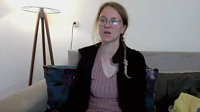 little-leni online show from April 2026 08:46:02 PM