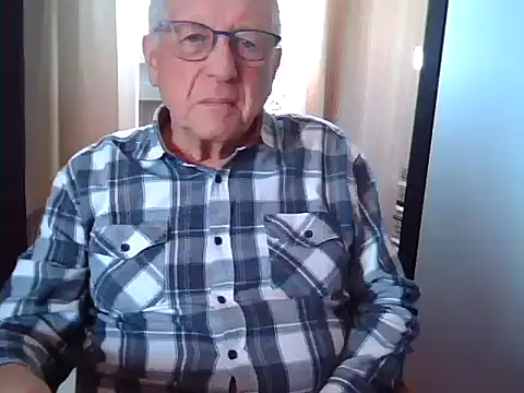 johnjohn622662 online show from April 2026 09:31:01 AM